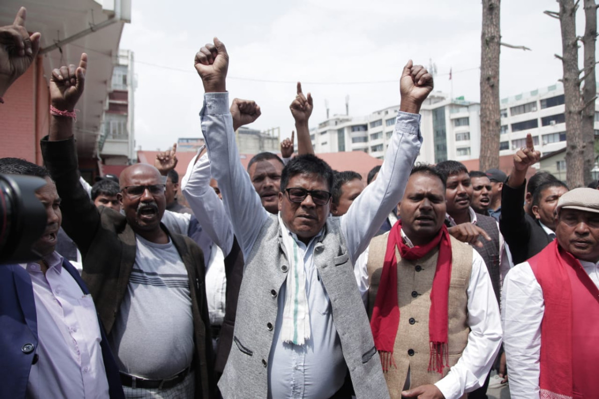 रेशम चौधरी पक्राउपछि सरकारविरुद्ध नाराबाजी