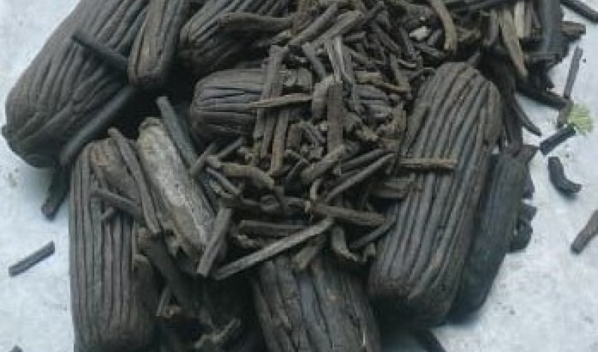 एक महिला साढे २ किलो चरेससहित पक्राउ