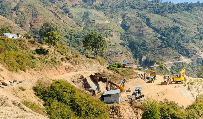 जयगढ–रामारोशन सडक कालोपत्रको काम २ वर्षदेखि ठप्प