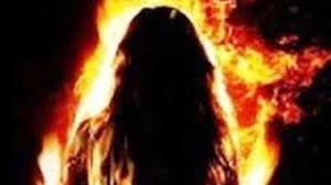 बालाजुमा एक महिलाले आफ्नै शरीरमा पट्रोल छर्केर लगाइन् आगो