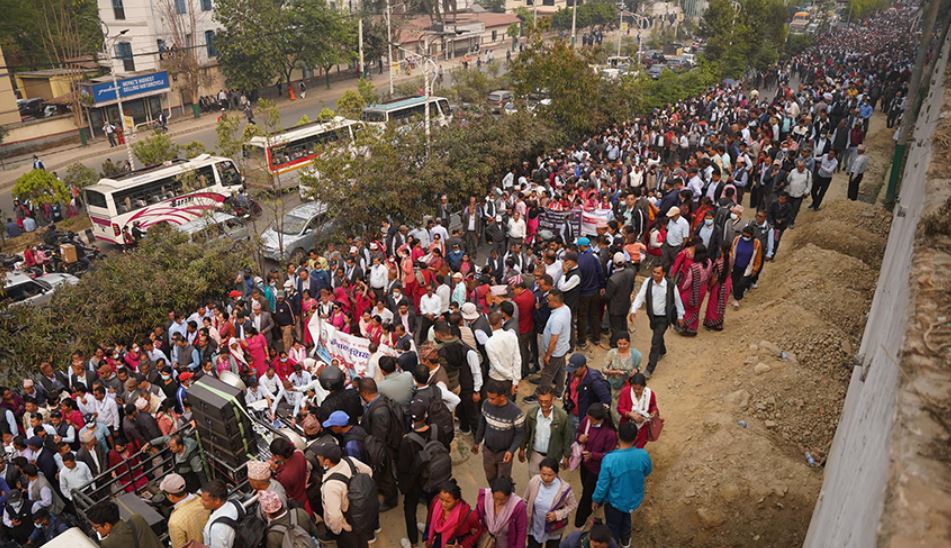 वार्तामा गएको आन्दोलनरत शिक्षकको टोली मन्त्रालय नपुगी फर्कियो