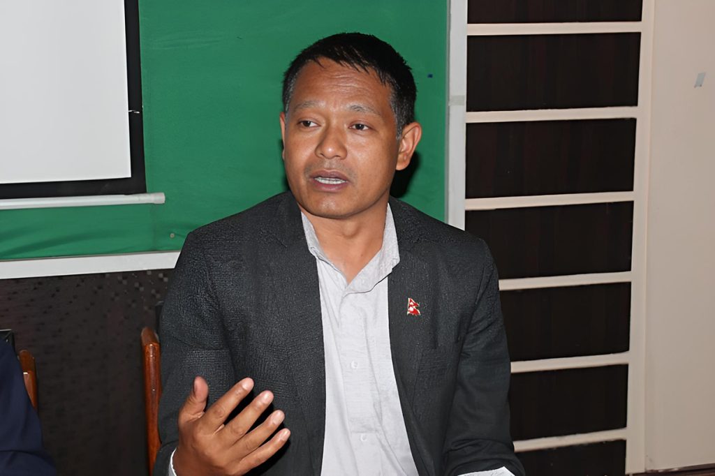 ‘जथाभावी खनेको धुले बाटो र क्रसरले गाउँ नै सखाप भयो’