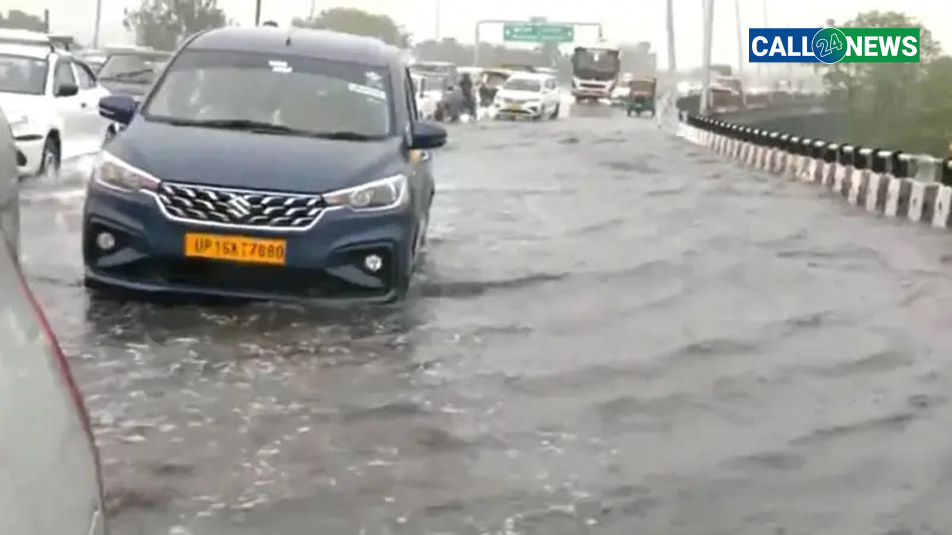 दिल्लीमा भारी वर्षा : घर भत्किँदा चार जनाको मृत्यु, १०० भन्दा बढी उडान अवरुद्ध