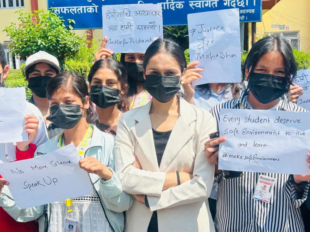 भारतमा नेपाली विद्यार्थीको मृत्युको घटनाको विरोध गर्दै पद्मकन्याका विद्यार्थीले गरे प्रदर्शन