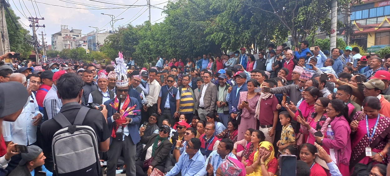 उधारै सम्झौतामा सकियो शिक्षक आन्दोलन, गोजीमा तीन पन्ना आश्वासन बोकेर शिक्षकहरु घर फिर्ता