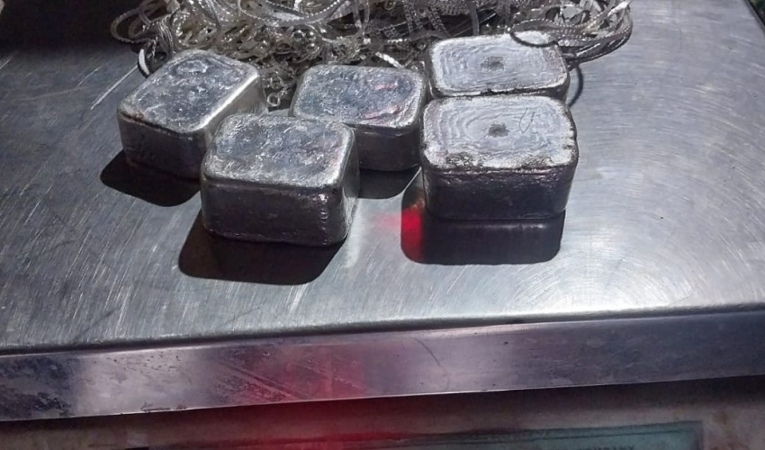 धनगढीमा साढे तीन किलोग्राम चाँदीका गहनासहित एक जना पक्राउ