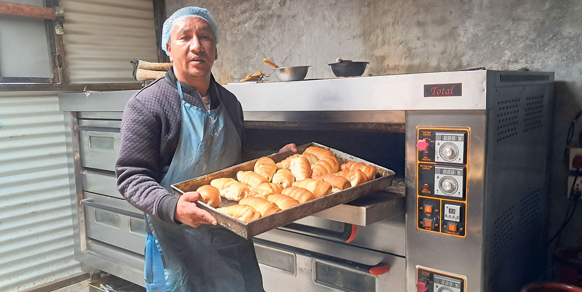 बेकरी उद्योगबाटै मासिक २ लाख आम्दानी