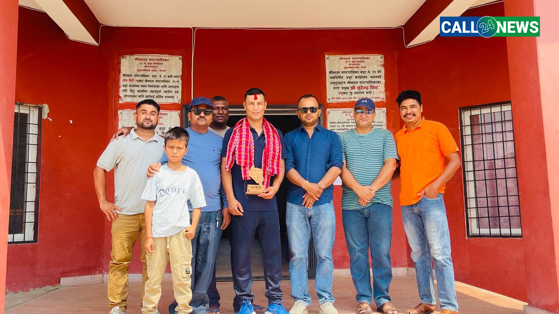 क्रिकेटर किरण ठगुन्नालाई सम्मान