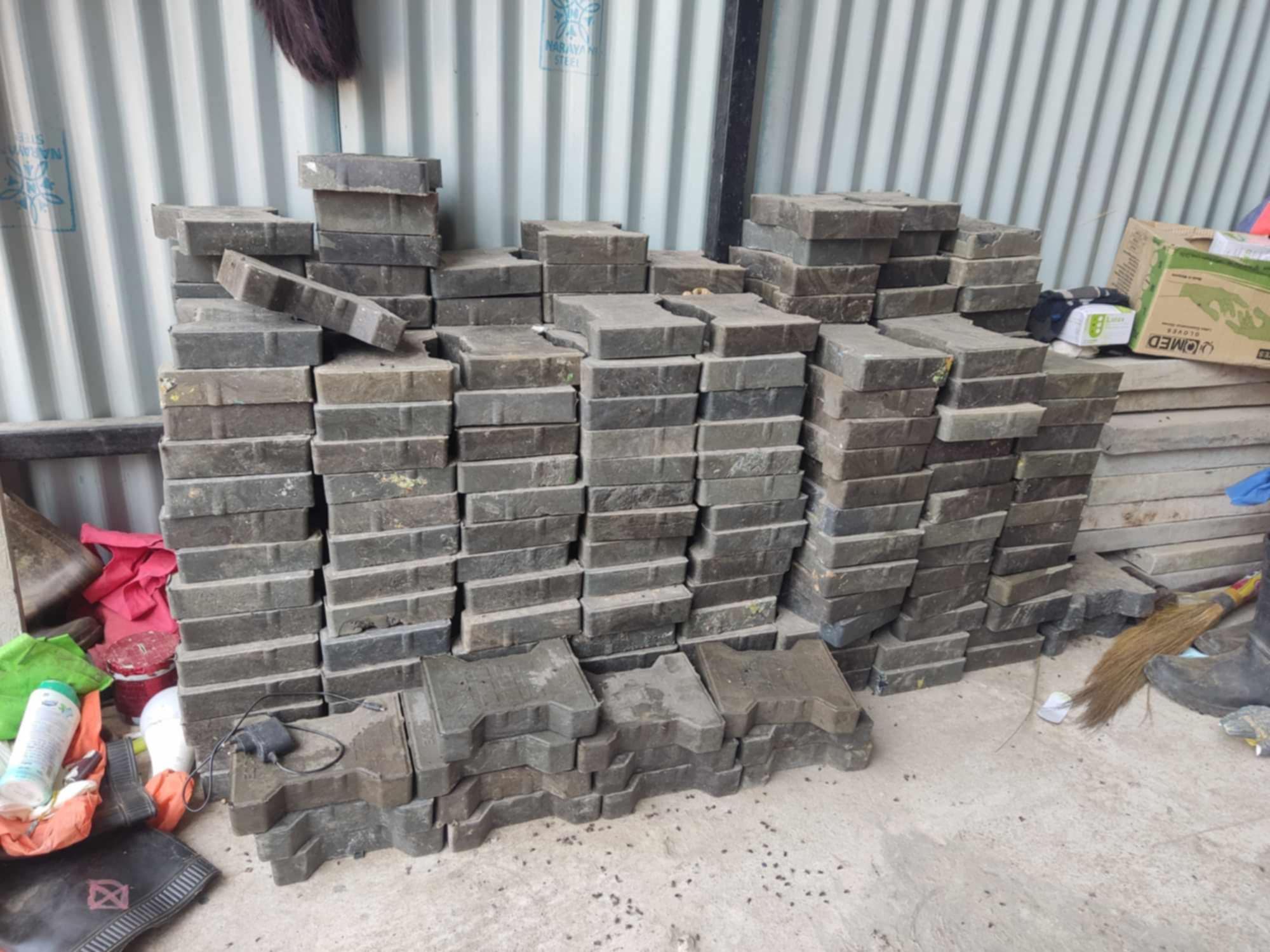 दाङमा फोहोरबाट टायल, इन्टरलकलगायत सामग्री उत्पादन