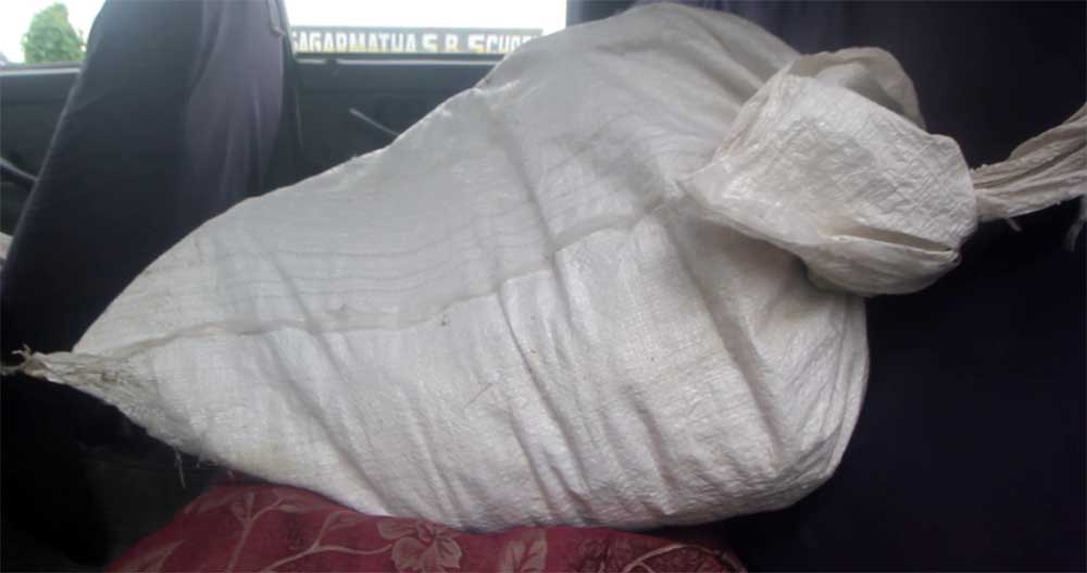 खोला किनारबाट ३ सय किलो गाँजा बरामद,कारोबारी फरार