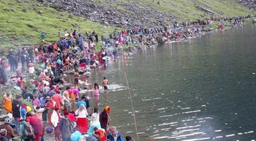 गोसाईंकुण्ड मेलामा आउँदा लेक लाग्ने यात्रीलाई सुरक्षा व्यवस्था