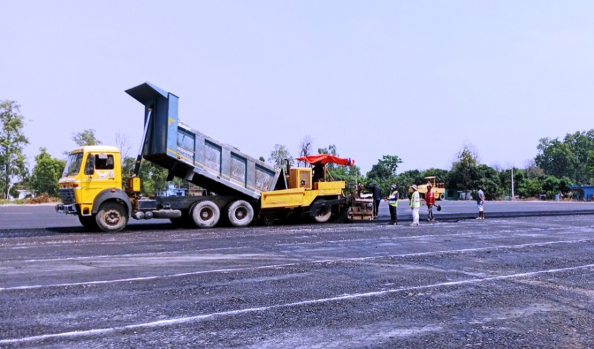कञ्चनपुरको मझगाउँ विमानस्थलको धावनमार्ग कालोपत्र