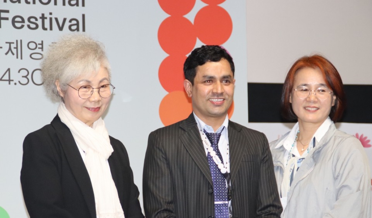 दक्षिण कोरियाको चलचित्र महोत्सवमा नेपाली कलाकार सम्मानित