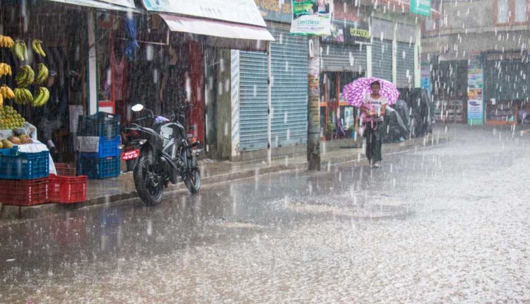 देशका विभिन्न स्थानमा बिहानैदेखि वर्षा, कस्तो रहला दिनभरको मौसम ?