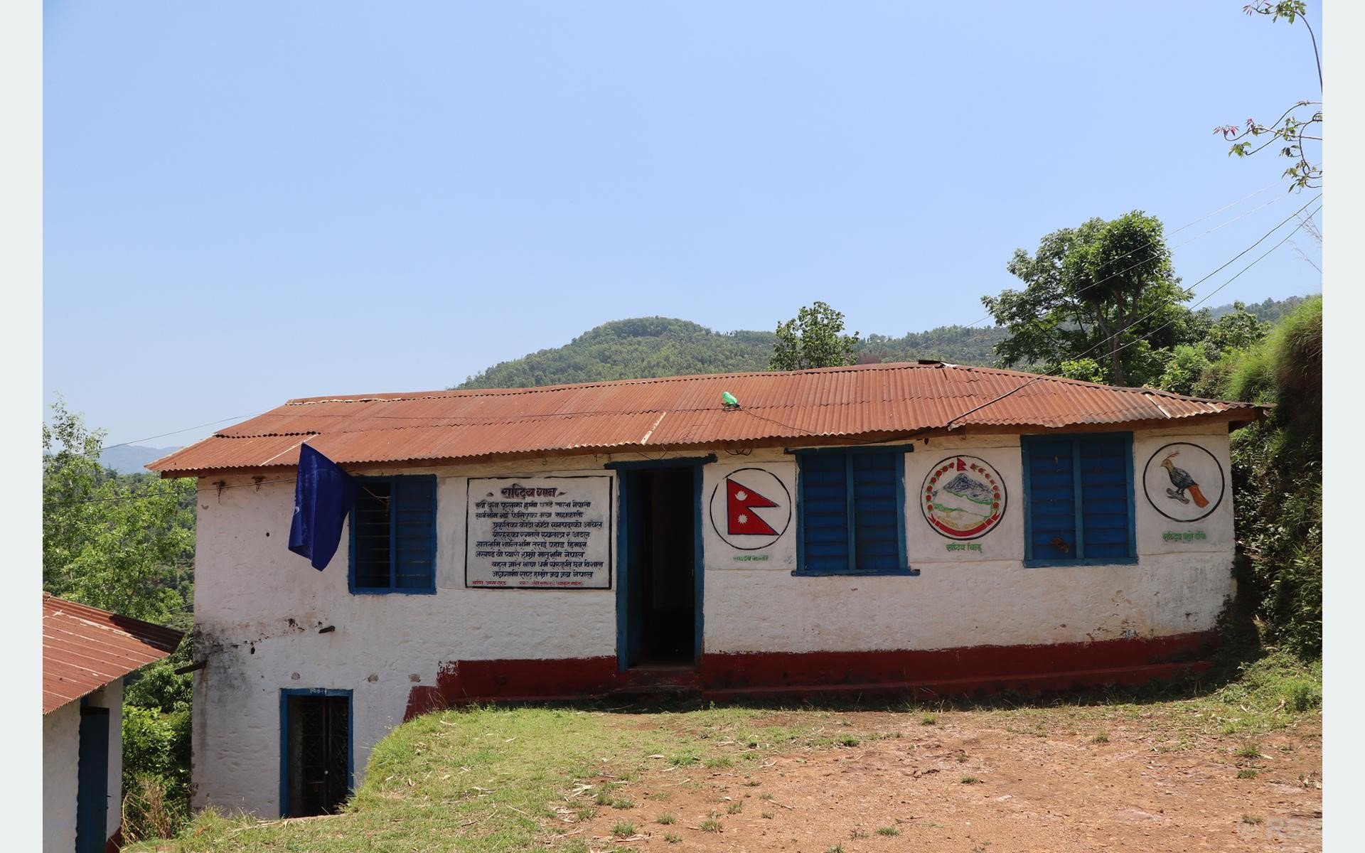 म्याग्दीको शिखर आधारभूत विद्यालयमा विद्यार्थी र शिक्षकको संख्या बराबर