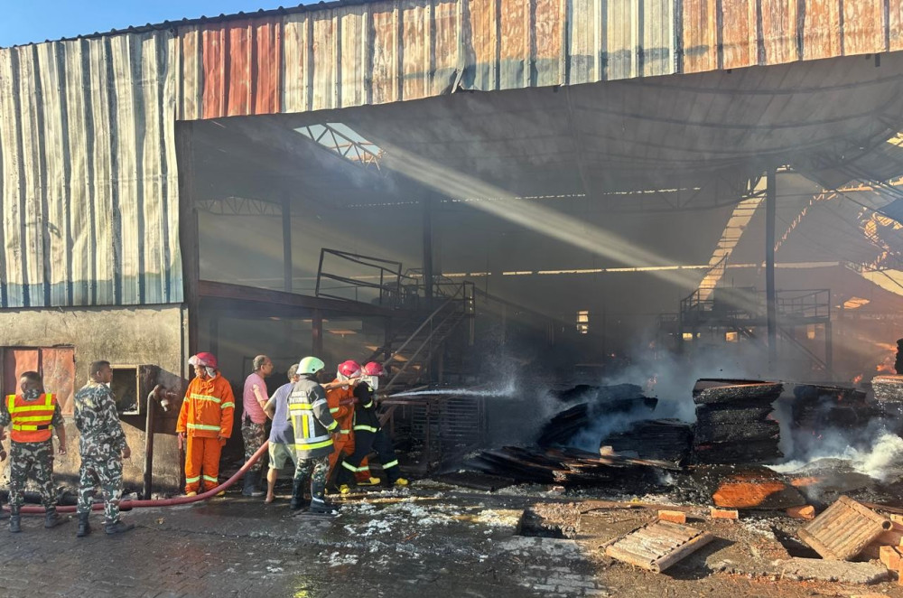 सुनसरी मोरङ औद्योगिक कोरिडोरको तिरूपति प्लाइउड उद्योगमा आगलागी