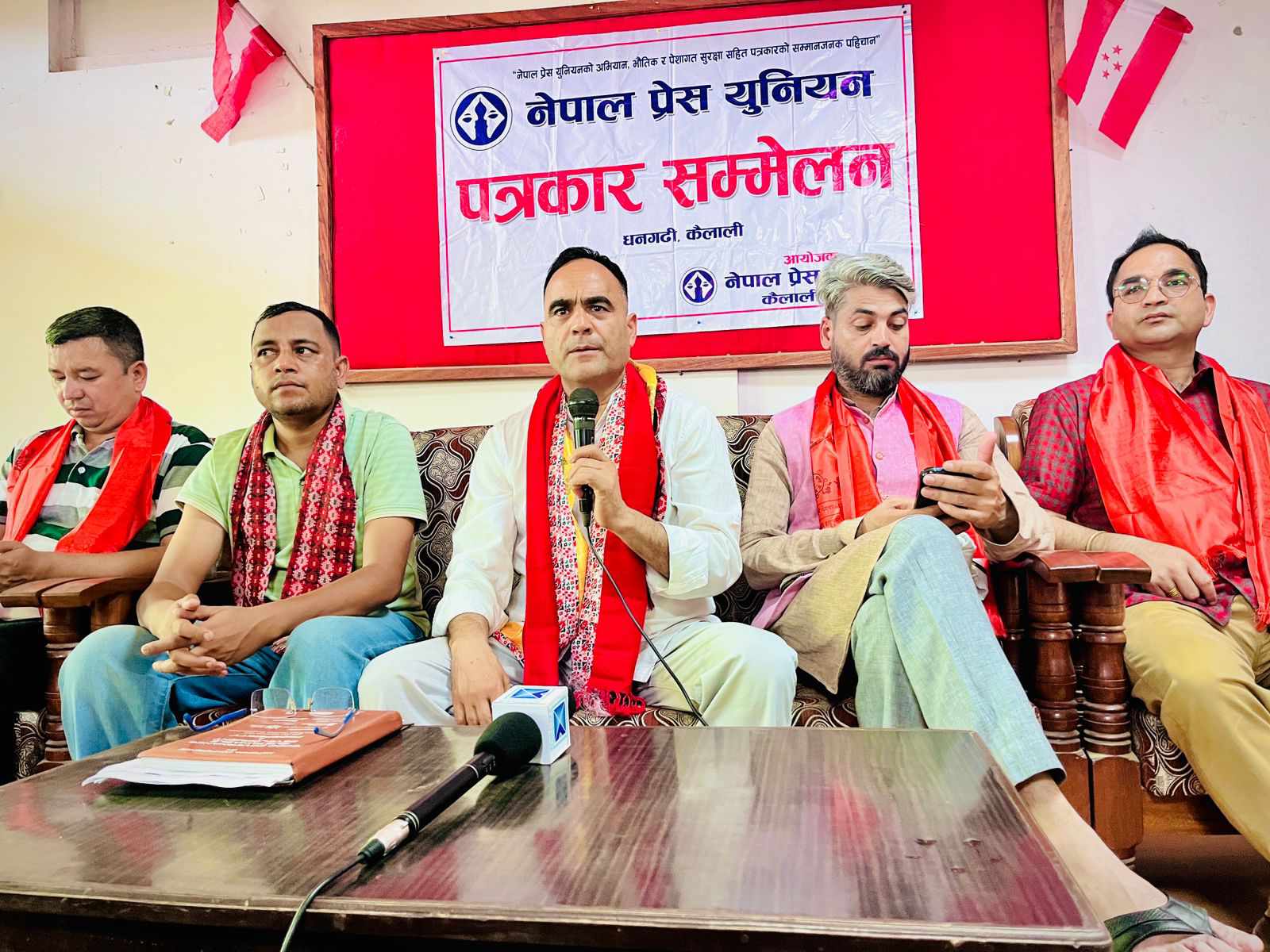 संविधान र विधान मिच्ने प्रवृत्तिले लोकतन्त्र र पार्टीलाई कमजोर बनाउँछ : नेता महर