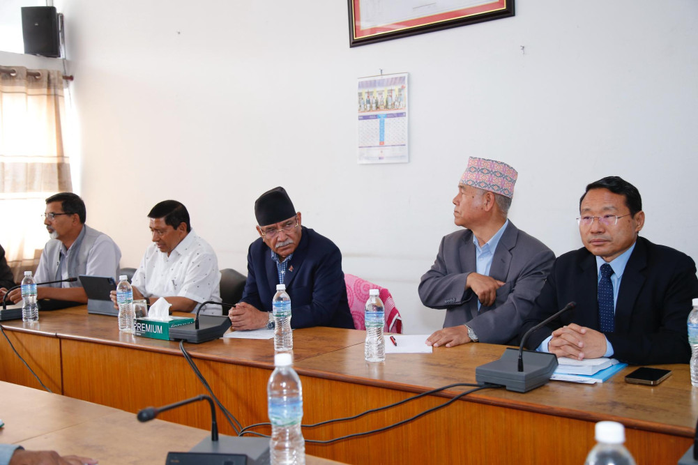 माओवादीको निष्कर्ष : भिजिट भिसा प्रकरणको छानबिनअघि गृहमन्त्री लेखकले राजीनामा गर्नुपर्छ