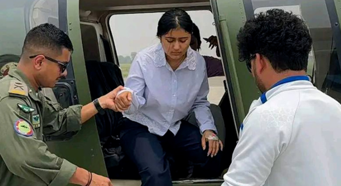 रचना रिमालको स्वास्थ्यमा समस्या, सेनाको हेलिकप्टरबाट काठमाडौं ल्याइयो !