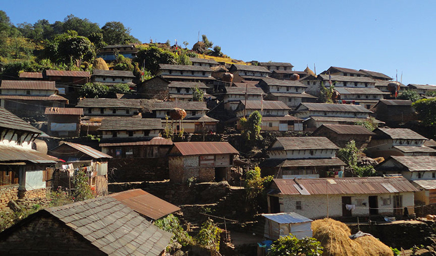 बैतडीका गाउँ बसाइँसराइले सुनसान बन्दै !