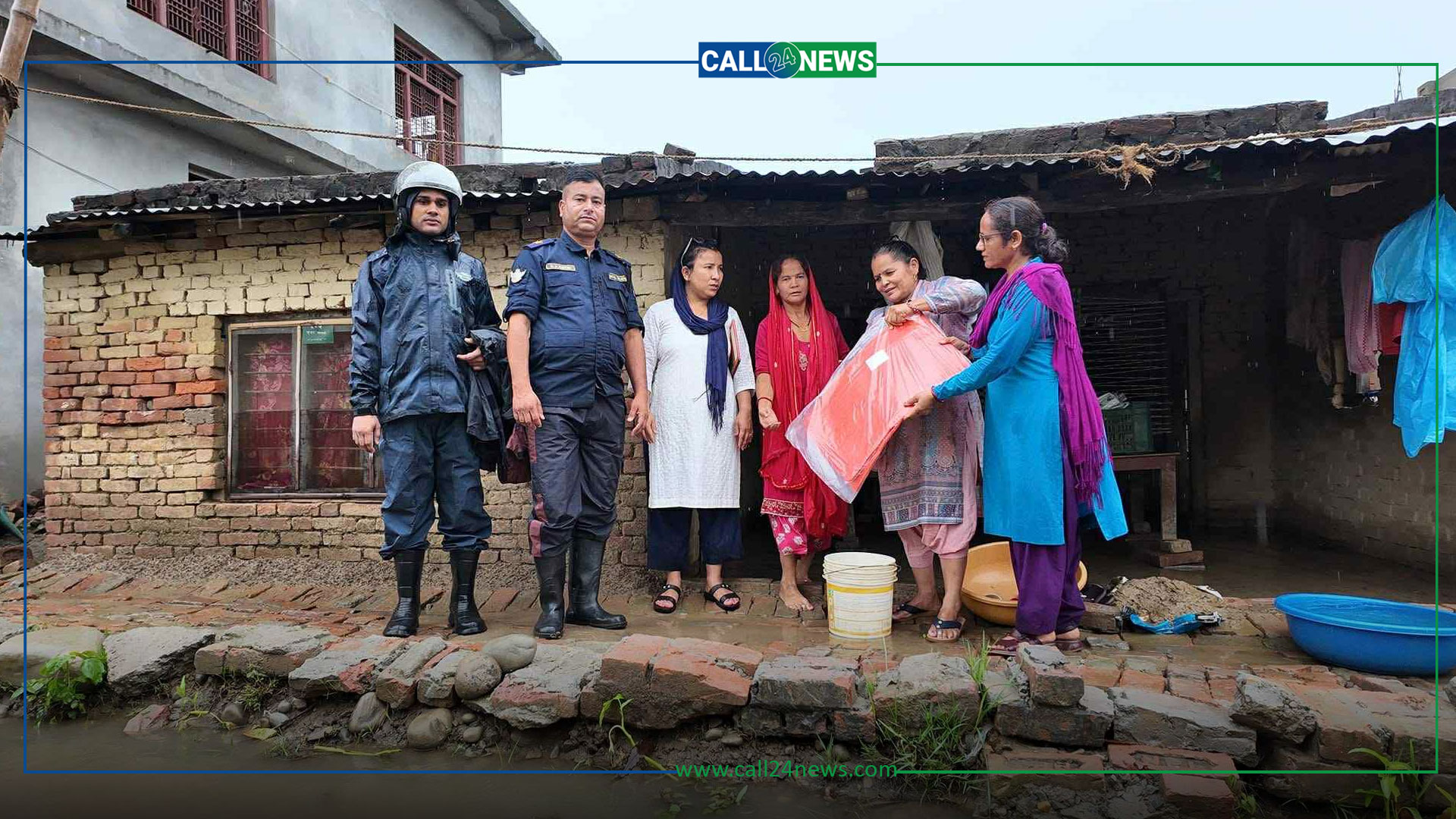 धनगढी-५ का १५ विपन्न परिवारलाई त्रिपाल वितरण