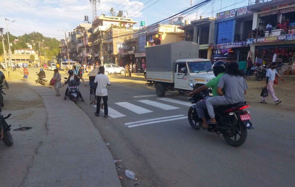 डडेलधुराको मुख्य बजार क्षेत्र र आवागमन बढी हुने स्थानहरूमा जेब्रा क्रसिङ निर्माण कार्य सुरु