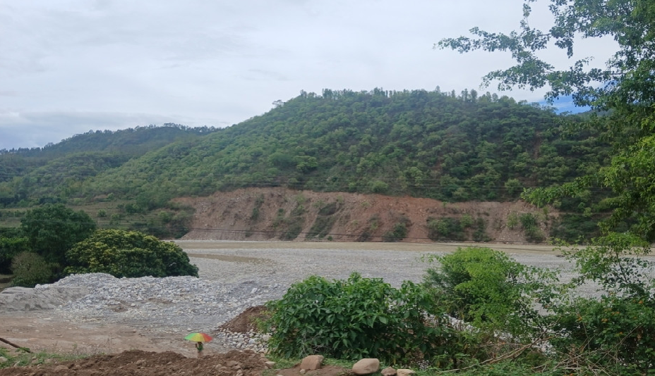 सडकको ठेक्का लिएको कम्पनीको ठेकेदार काम छाडेर बेपत्ता