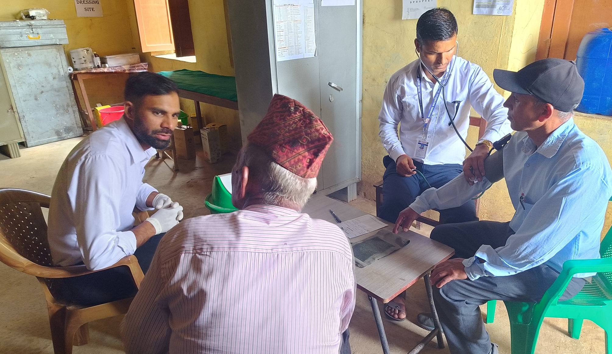 बैतडीको दशरथचन्दमा आयुर्वेद शिविर सञ्चालन, २ सय ५ जनाले सेवा लिए !