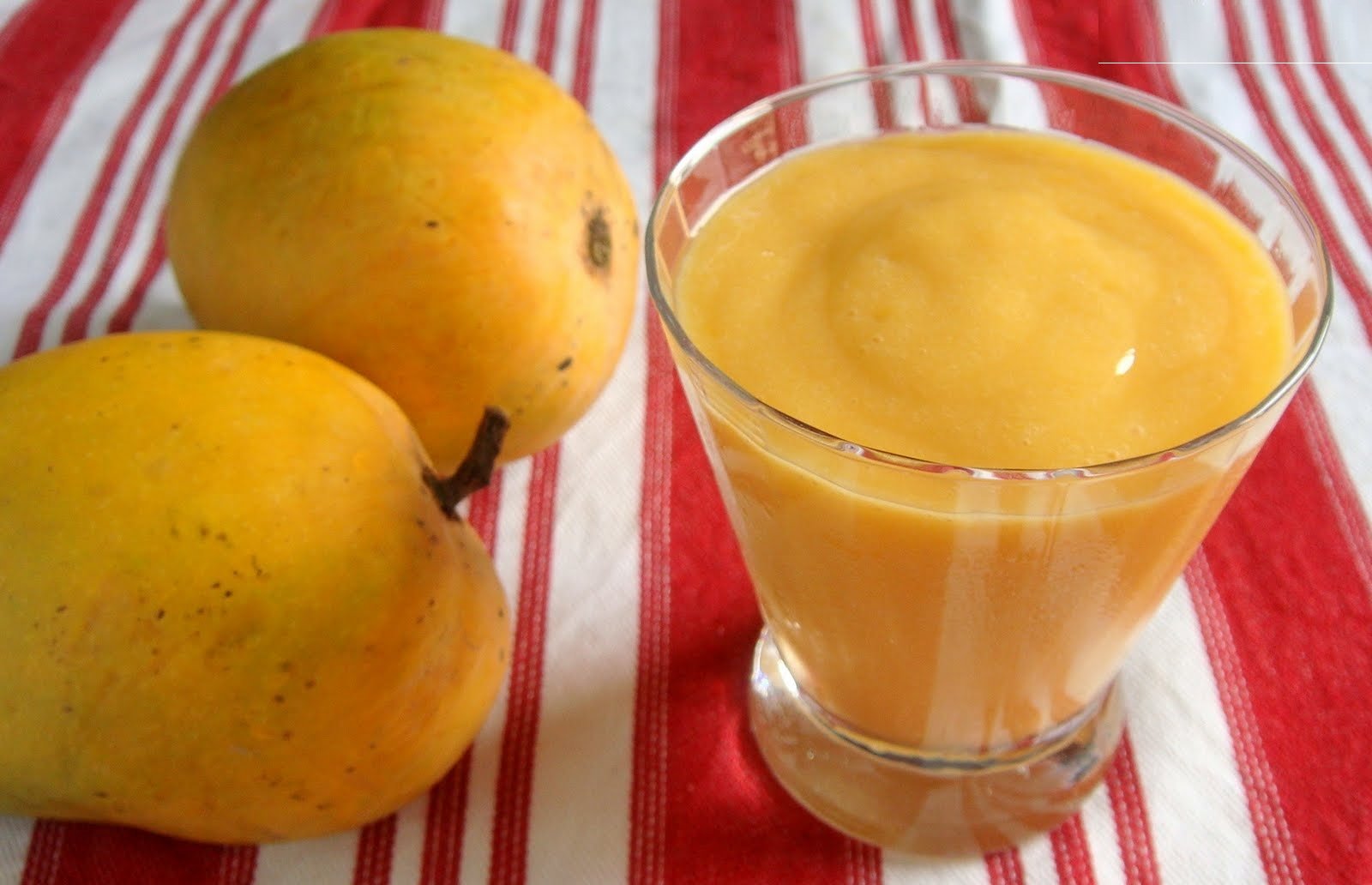 दूध र आँपलाई एकसाथ खान मिल्छ ?