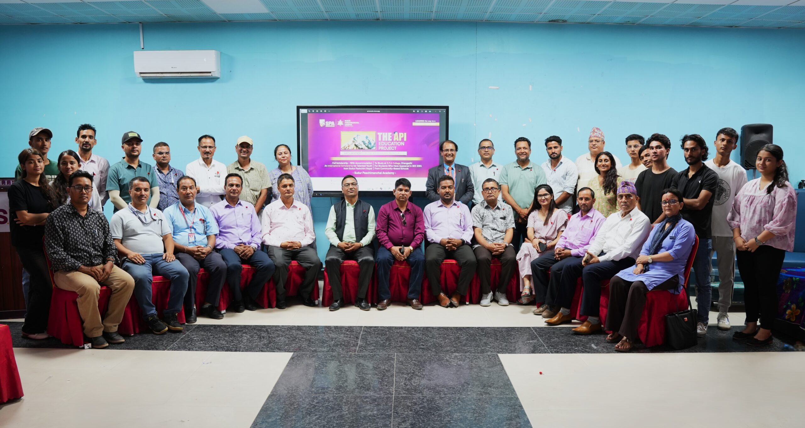 एसपीए कलेजले दुई जना जेहेन्दार विद्यार्थीले छात्रवृत्ति दिने !