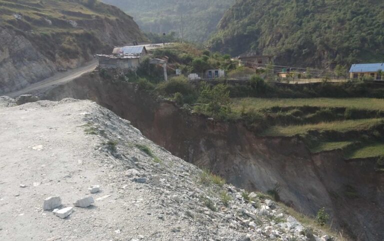 बर्खा सुरु भएसँगै बाजुराबासीलाई सडककै चिन्ता