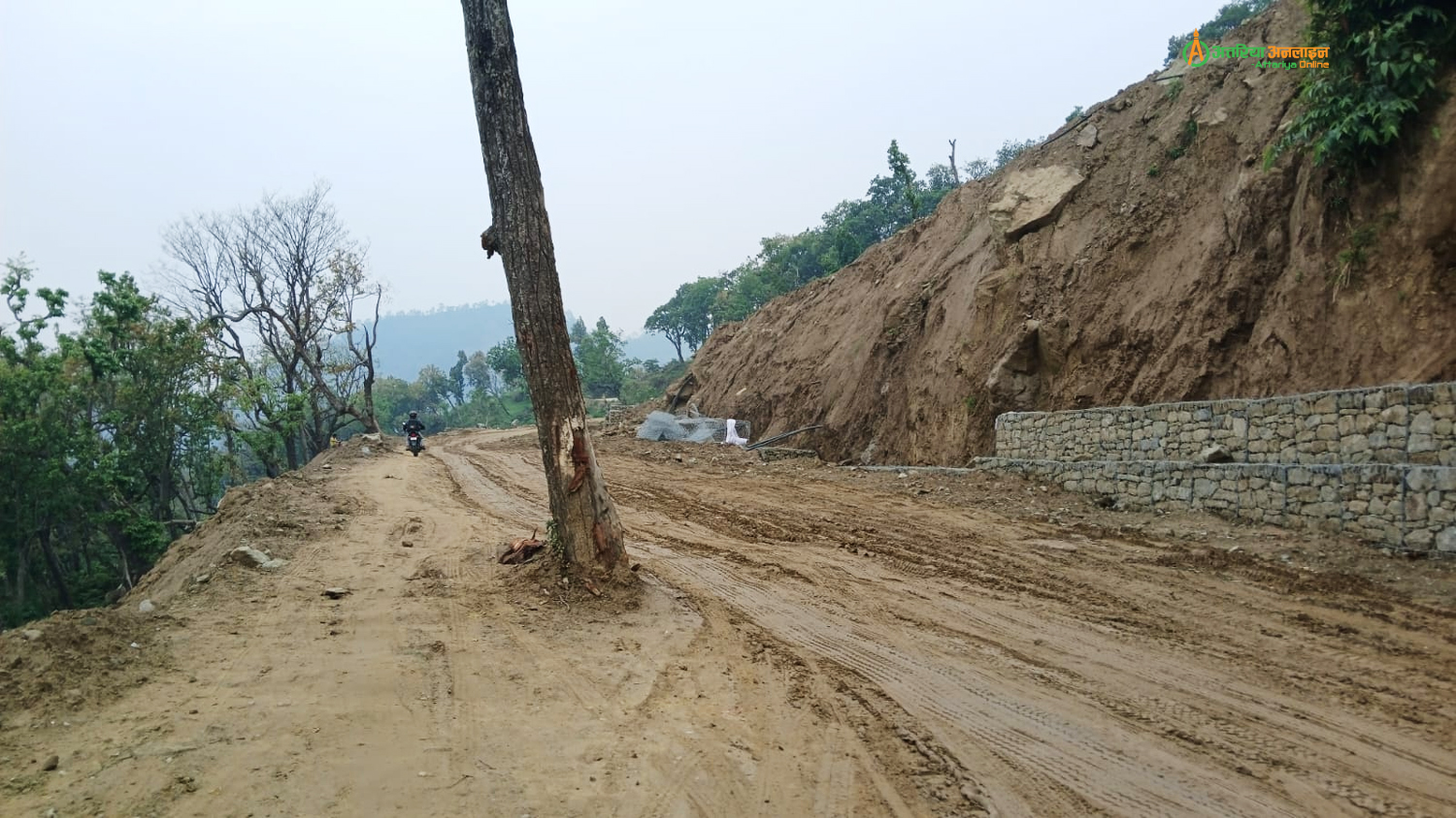 बुढीतोलामा दुई वर्ष अघि भासिएको सडक मर्मतको काम अझै सकिएन