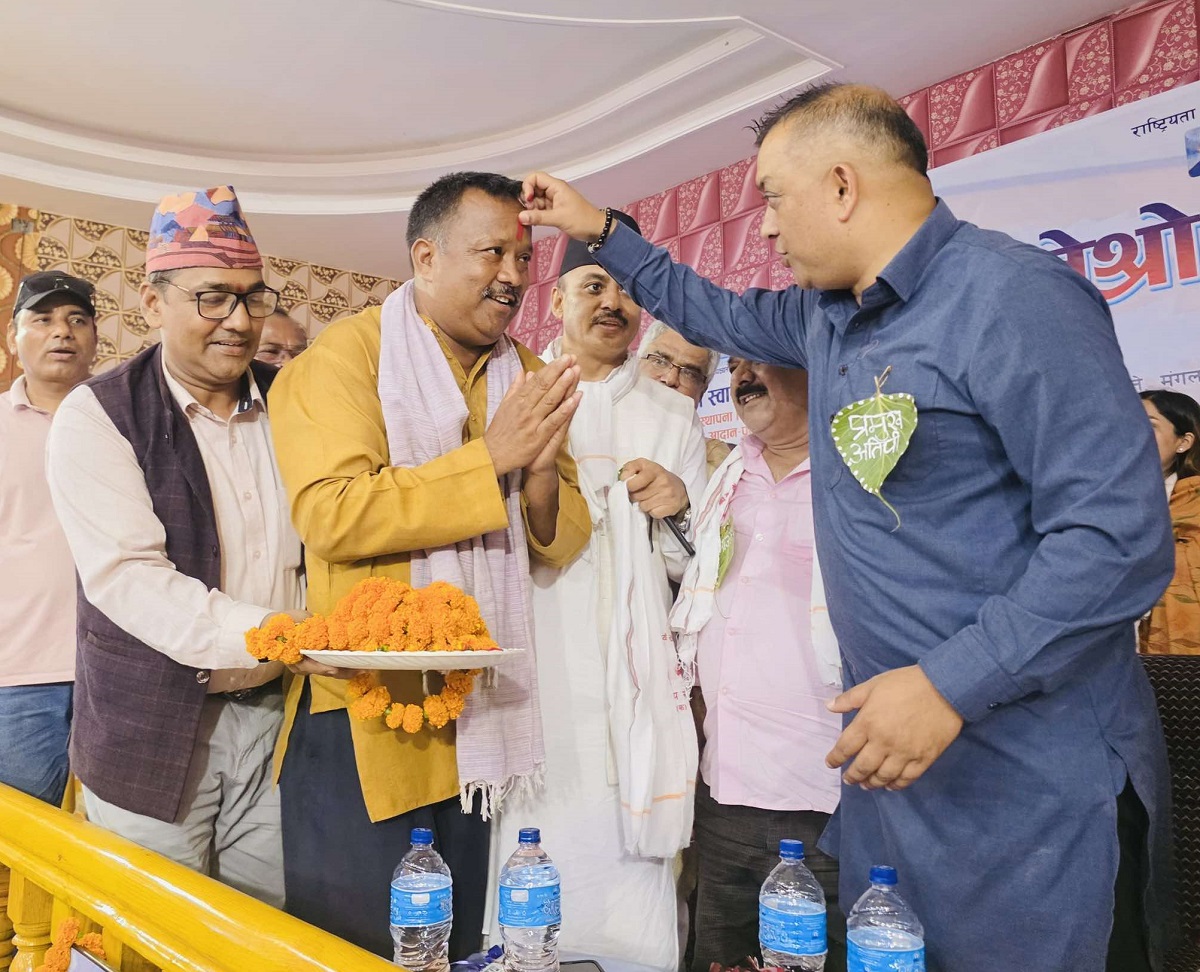 नागरिक उन्मुक्ति पार्टी बाँकेका अध्यक्ष चन्तराम थारू कांग्रेस प्रवेश