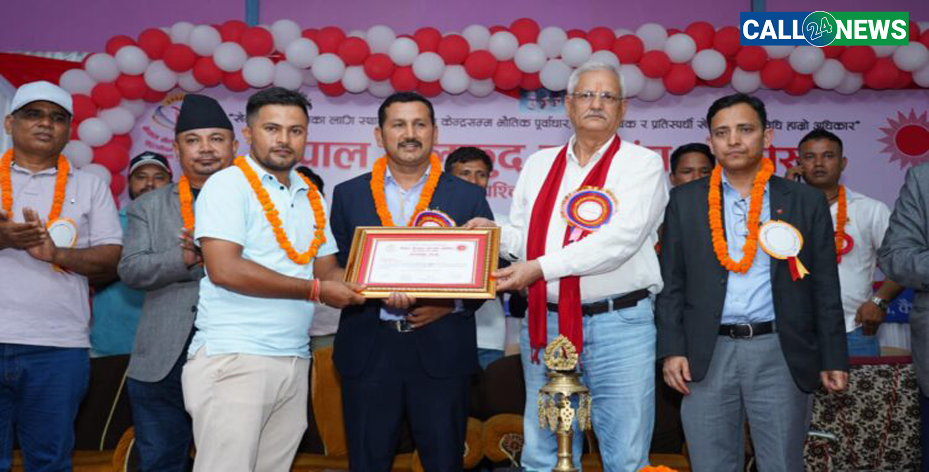 कैलालीमा रहेर खरो पत्रकारिता गर्ने बिष्ट सम्मानित