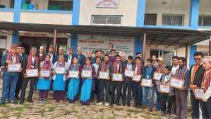 बैतडीमा उत्कृष्ट स्वास्थ्यकर्मीहरू सम्मानित