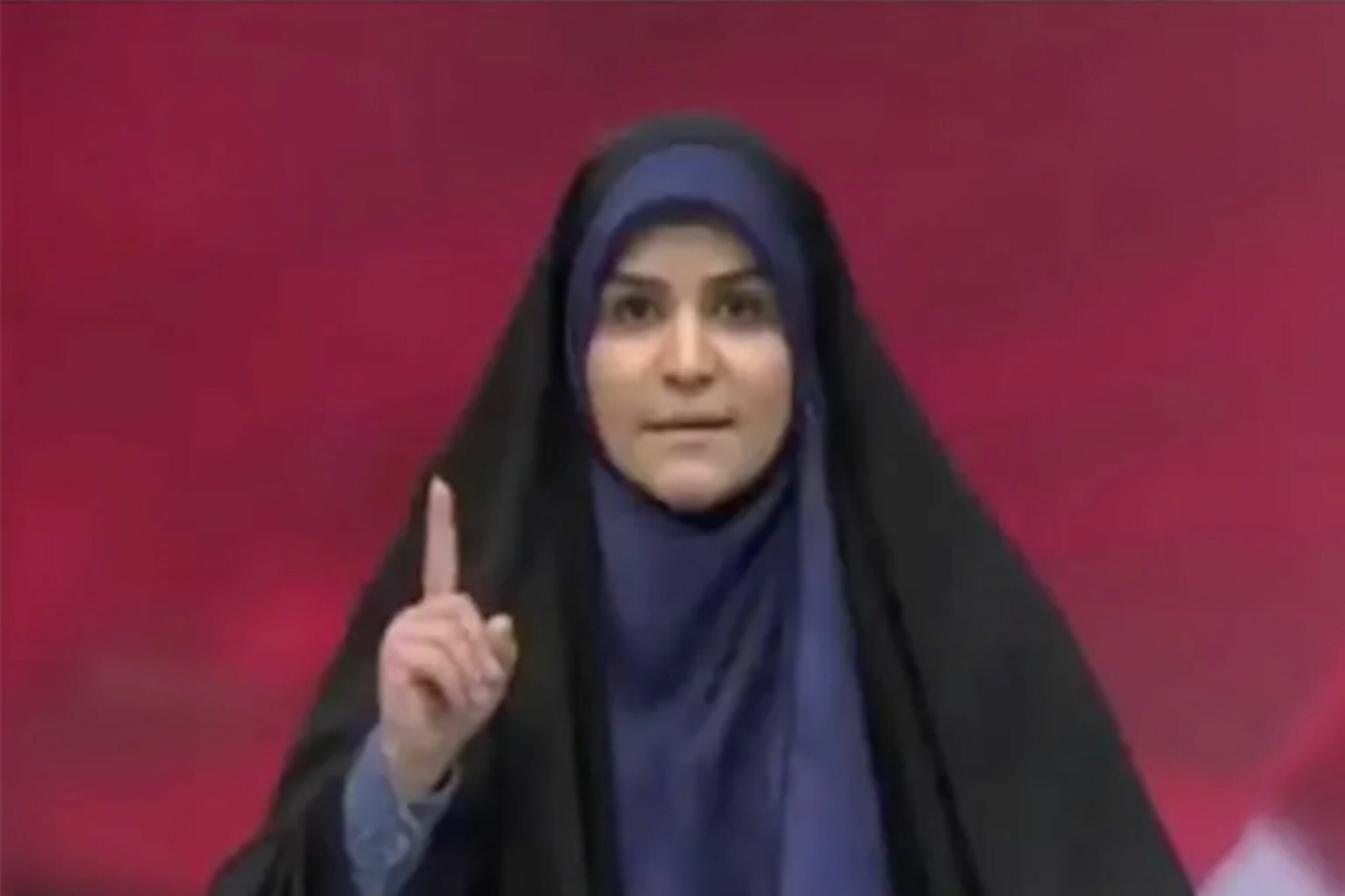 इरानमा लाइभ कार्यक्रम चलिरहेको बेला टिभी च्यानलको भवनमा हानियो बम