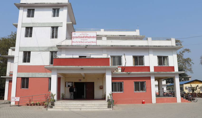 सुदूरपश्चिममा ‘बिचौलिया हावी’ भनिएको बजेट पारित भएको खुसियालीमा सांसदहरूलाई भोज