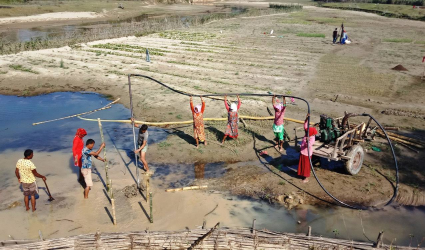 बस्ती जोगाउन  कञ्चनपुरमा जैविक तटबन्ध निर्माण