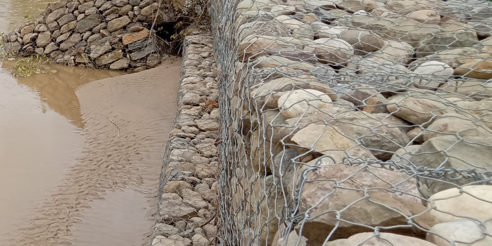 कञ्चनपुरमा बाढीबाट जोगाउन भरपर्दो तटबन्ध निर्माण