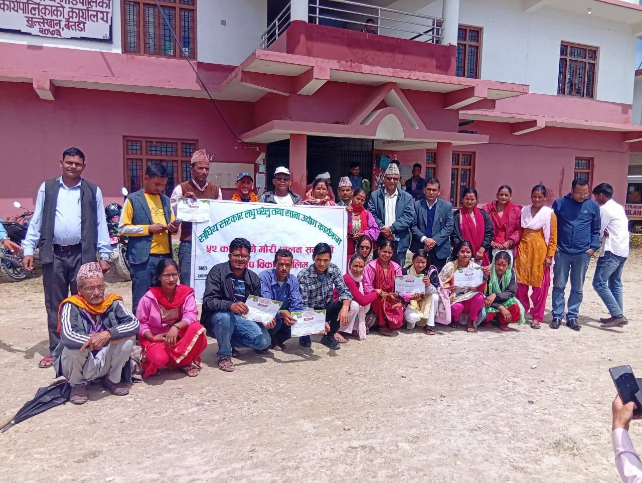 शिवनाथमा मौरी पालन तालिम सम्पन्न, ३७ जनालाई मौरी घार वितरण