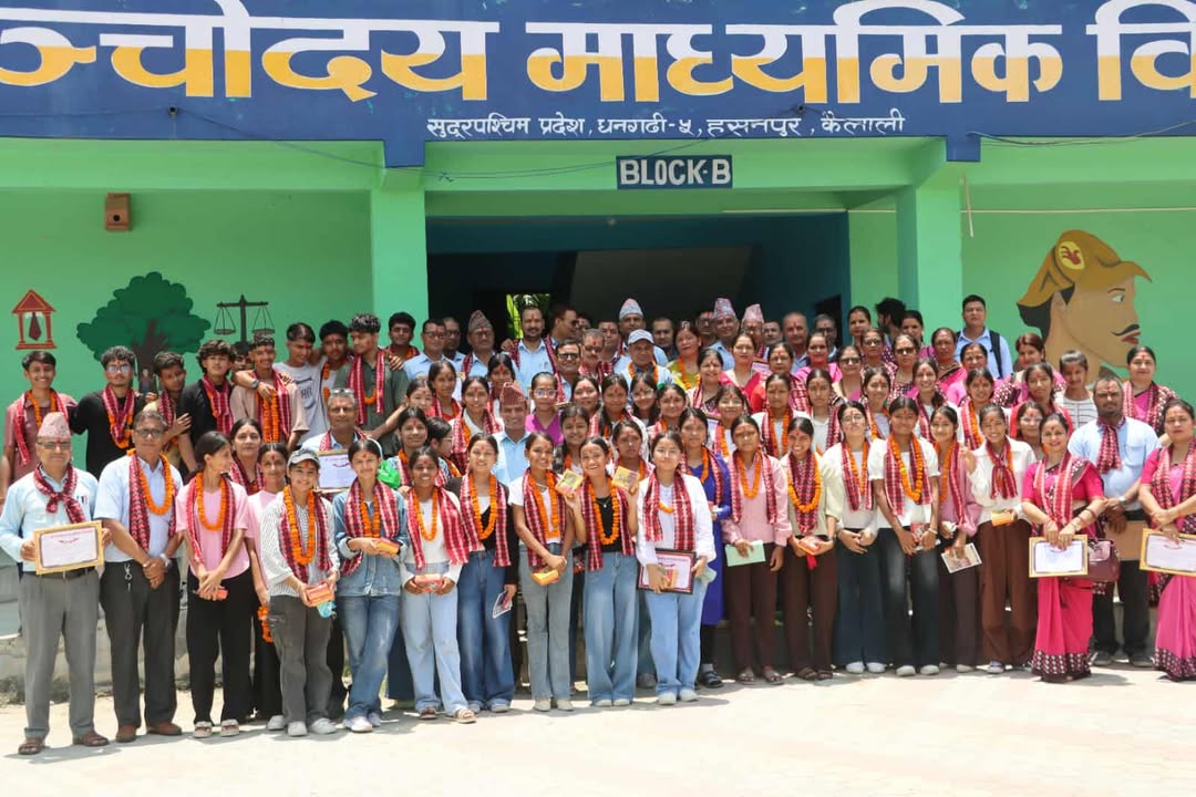 धनगढीस्थित पञ्चोदय माध्यमिक विद्यालयद्वारा एसईईमा ग्रेडेड विद्यार्थी तथा शिक्षकलाई सम्मान
