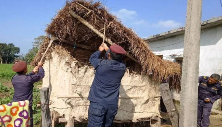 छाउपडीलाई अन्त्य गर्ने प्रतिज्ञा : कृष्णपुरमा १५ छाउगोठ भत्काइयो