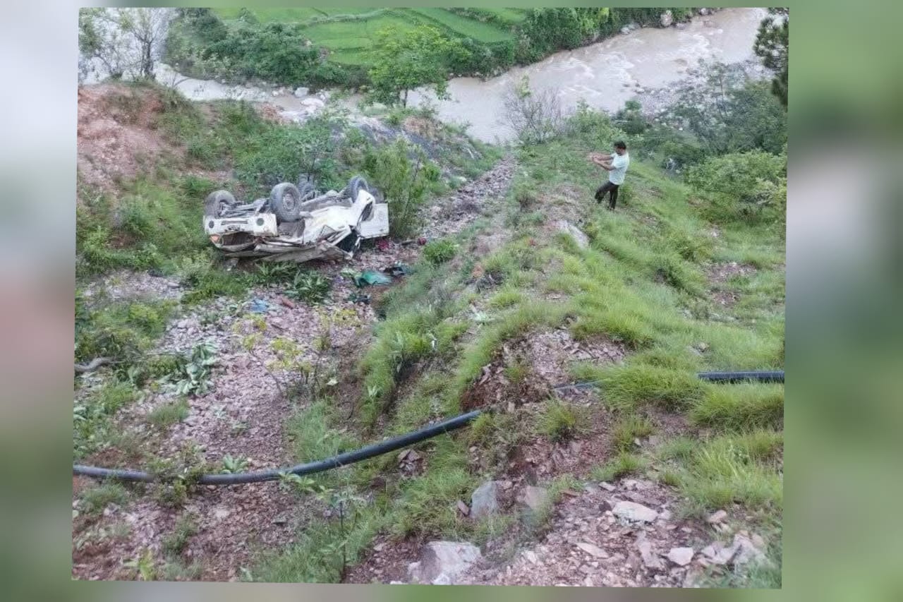 बैतडी जिप दुर्घटना अपडेट : दुई जनाको मृत्यु, ६ जना घाइतेको उपचार हुँदै !