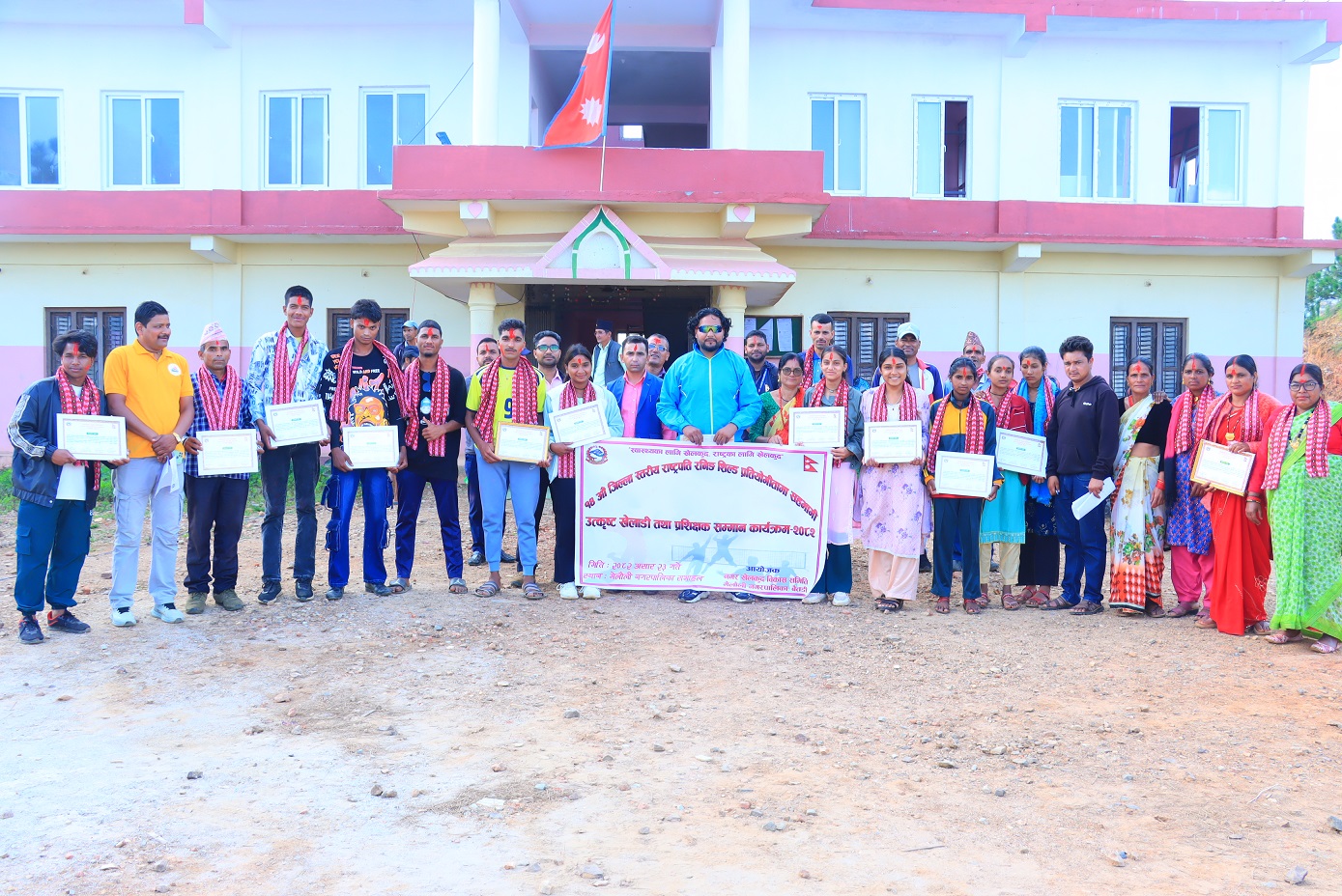 बैतडीको मेलौलीमा खेलाडीहरुलाई नगदसहित सम्मान