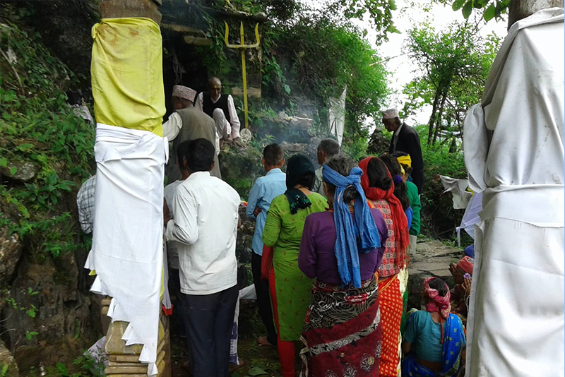 बैतडीसहित सुदूरपश्चिममा आजदेखि बत्ती बाल्ने महिनाका रुपमा मनाइँदै