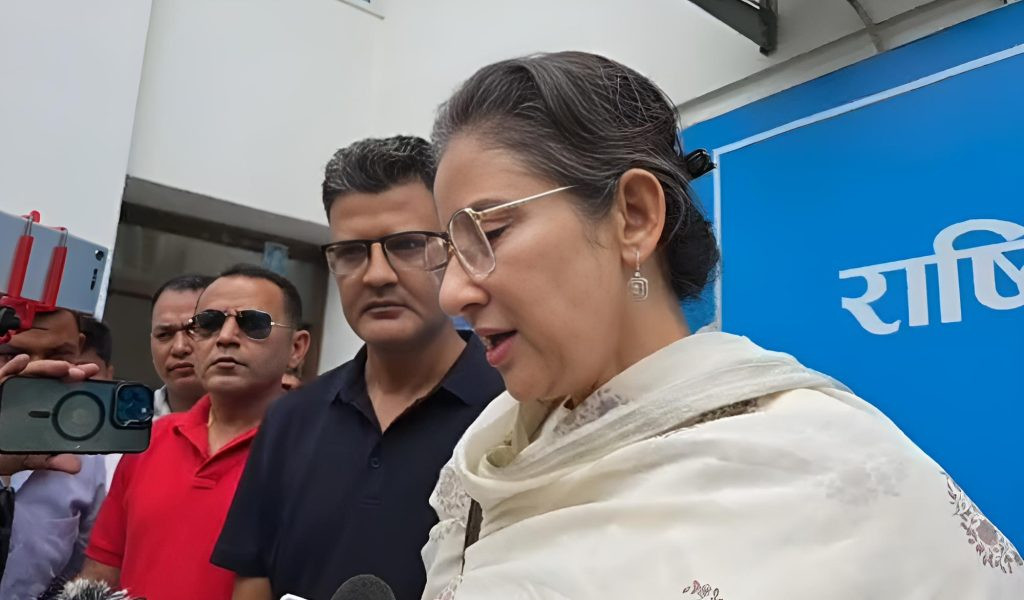 मनिषा कोइरालाले गरिन् रविको पक्षमा हस्ताक्षर