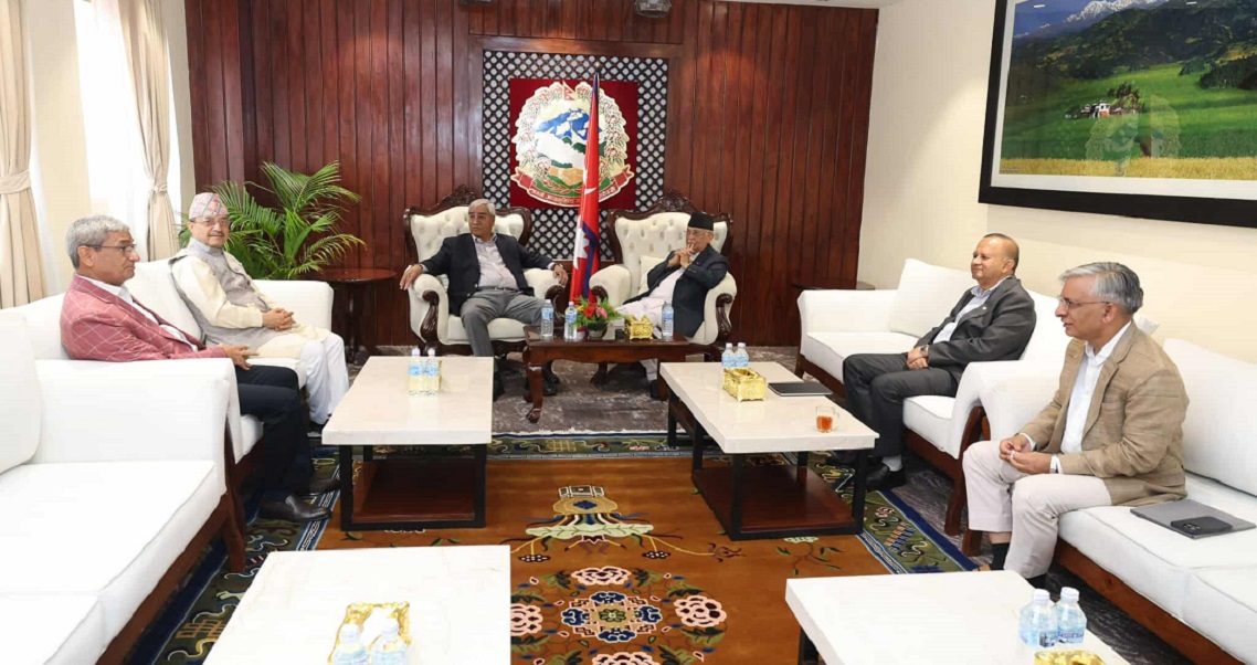 प्रधानमन्त्री ओली र कांग्रेस सभापति देउवाबीच बालुवाटारमा छलफल जारी