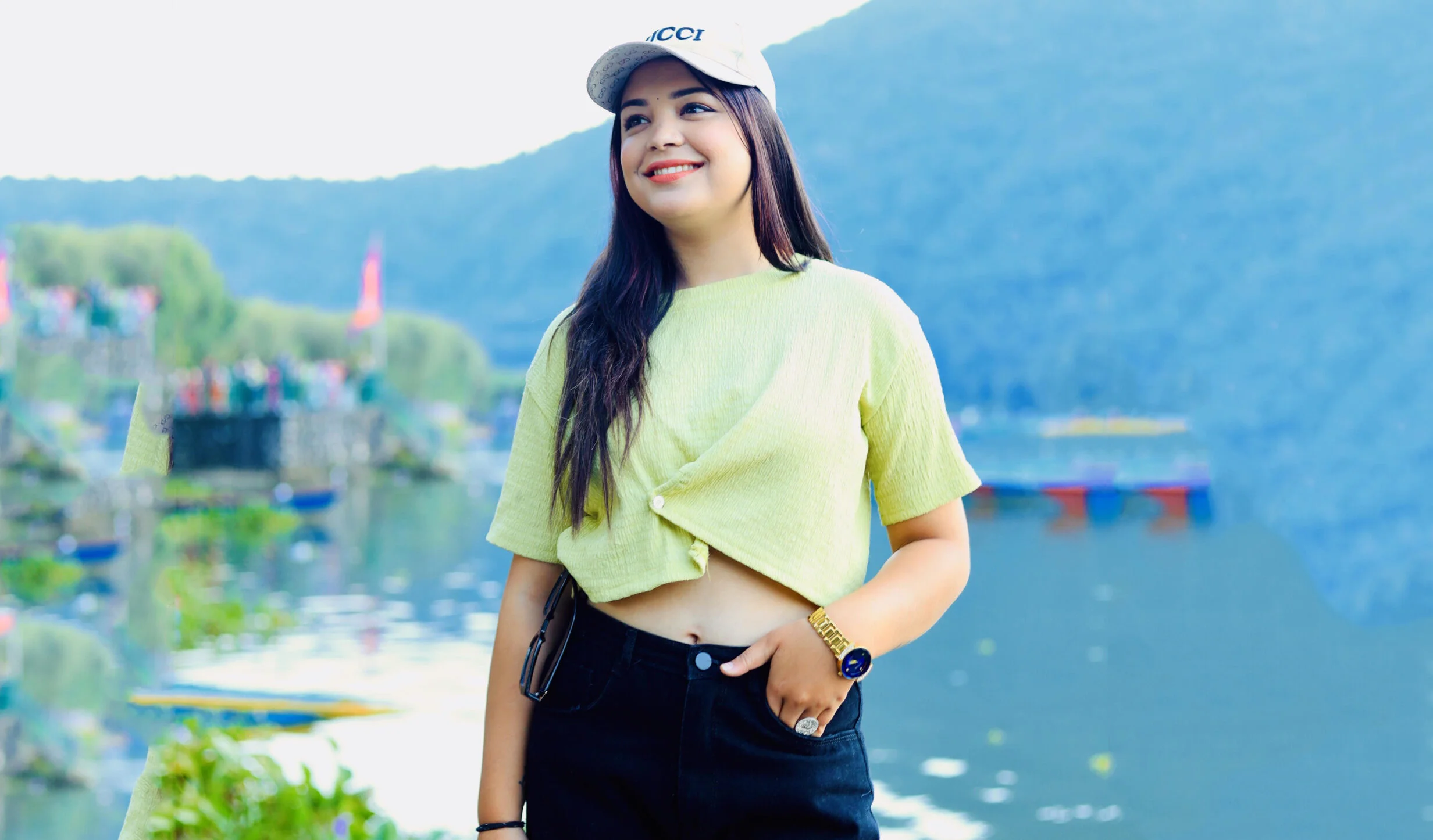 गायिका समीक्षा अधिकारीको आक्रोश : “महेश बस्नेतको स्ट्याटसले मेरो चरित्र हत्या भयो”