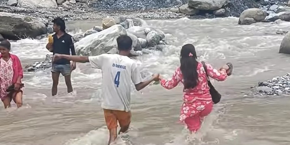 वर्खा लागेसँगै बाजुराका स्थानीयलाई बाउली खोलाकै चिन्ता