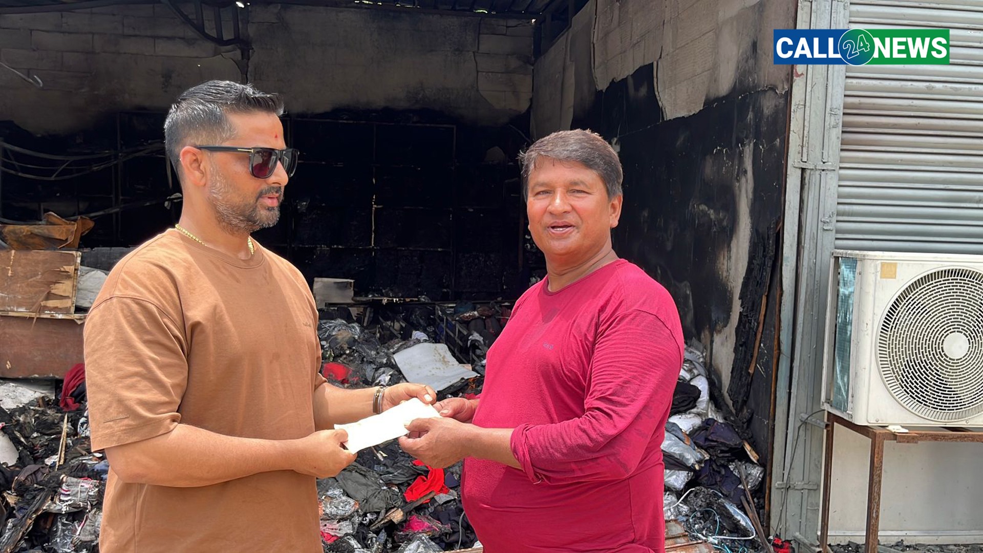 धनगढी आगलागी पीडितलाई व्यापारी शुभ ठाकुरद्वारा नगद सहयोग